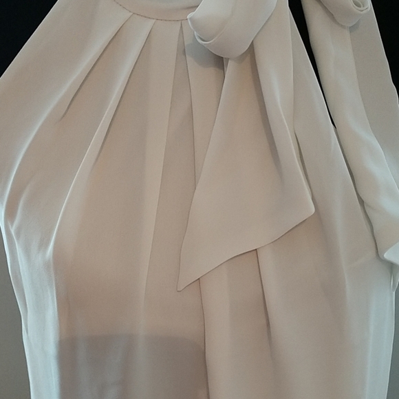 Express Blouse available Black only - Picture 4 of 7